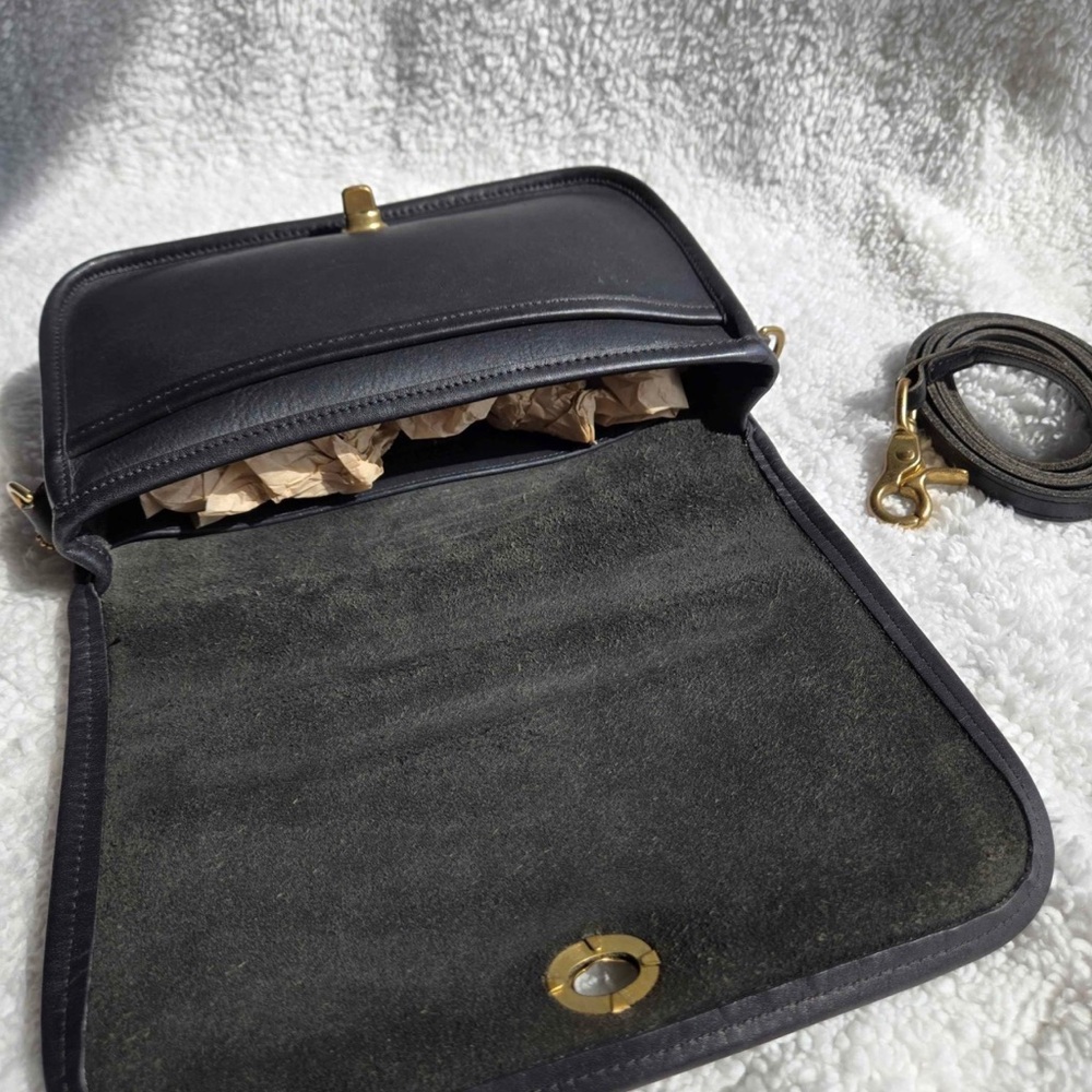 1990 Coach Dark Navy Crossbody Bag 
 stamp error “beanbag” 
Costa Rica made! - Picture 9 of 10